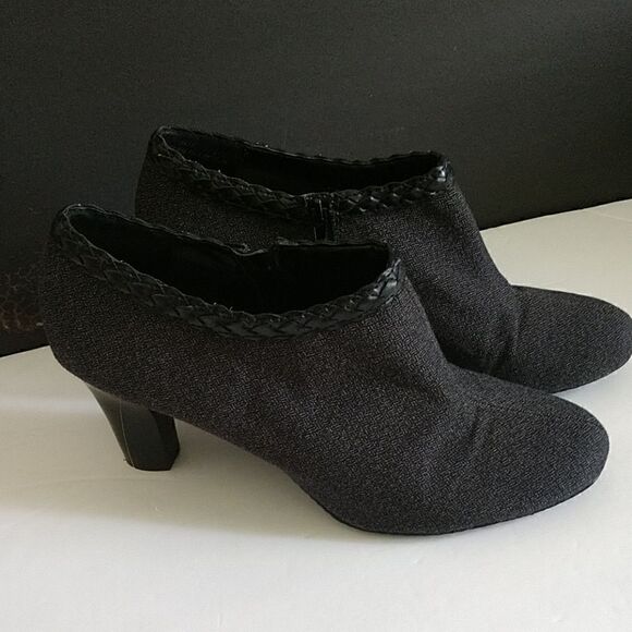 👍 Liz Claiborne Stylish Grey felted Shooties Heels.   A7 - Picture 1 of 4